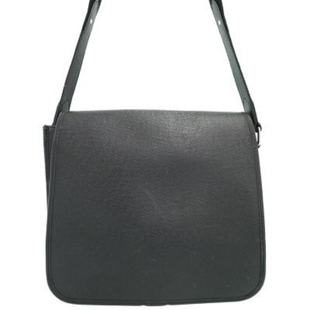 Louis Vuitton Taiga rei Shoulder Bag